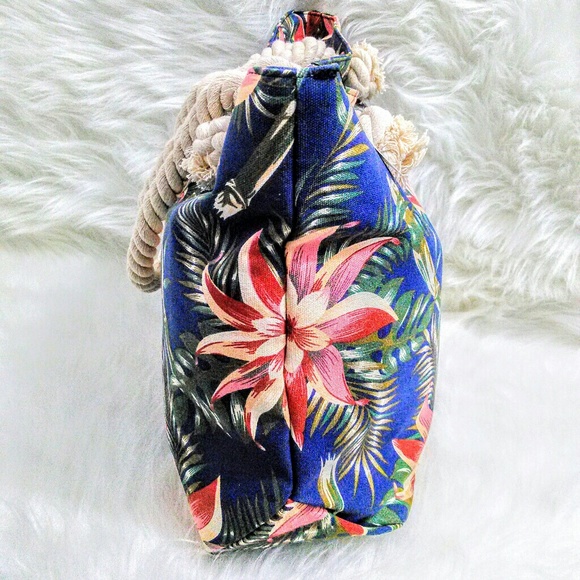 (NEW)! Beautiful! Floral Tote Bag! - Picture 2 of 8